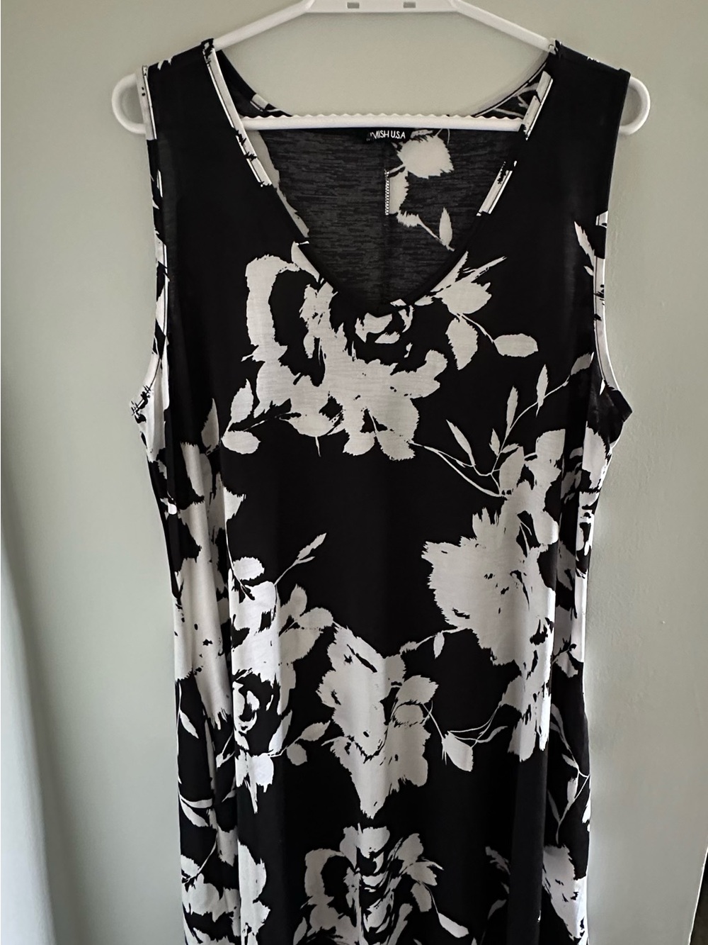 Black & White Floral Sleeveless V-Neck Dress